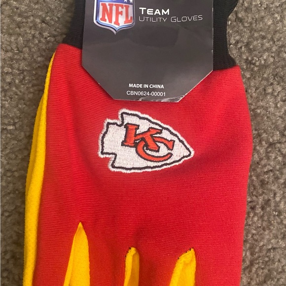 NFL Kansas City Chiefs Utility Gloves - Picture 1 of 2